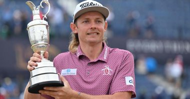 Australia's Cameron Smith poses with the Claret Jug after winning the 150th British Open, St. Andrews, Scotland, July 17, 2022. (AFP Photo)