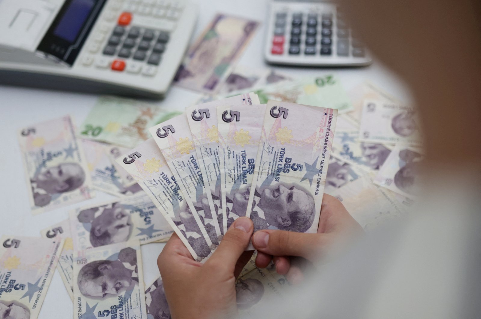 Anggaran pemerintah Turki mengalami defisit hampir ,8 miliar pada bulan Juni