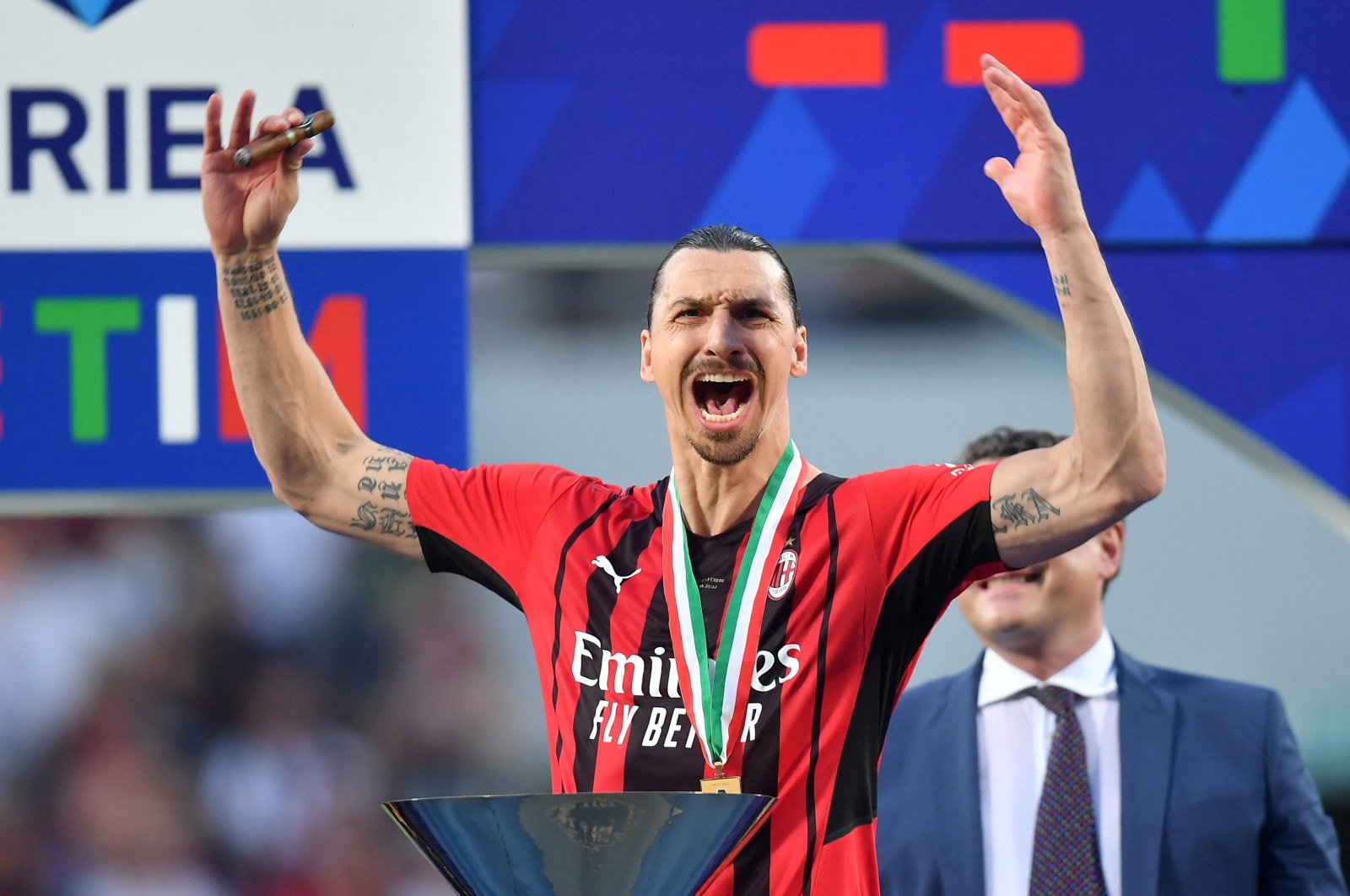 AC Milan&#039;s Zlatan Ibrahimovic celebrates winning the Serie A, Reggio Emilia, Italy, May 22, 2022. (Reuters Photo)