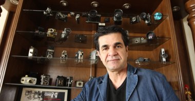 In this file photo taken on Sept. 3, 2004, Iranian film director Jafar Panahi poses for a picture during an interview with AFP at his home in Tehran, Iran. (AFP Photo)
