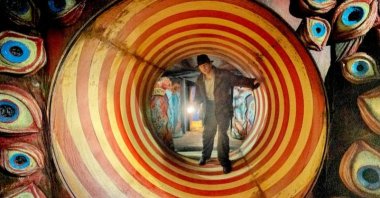 A stillshot taken from "Nightmare Alley." The main character Stanton enters into the "House of Damnation" that is filled with eyes.