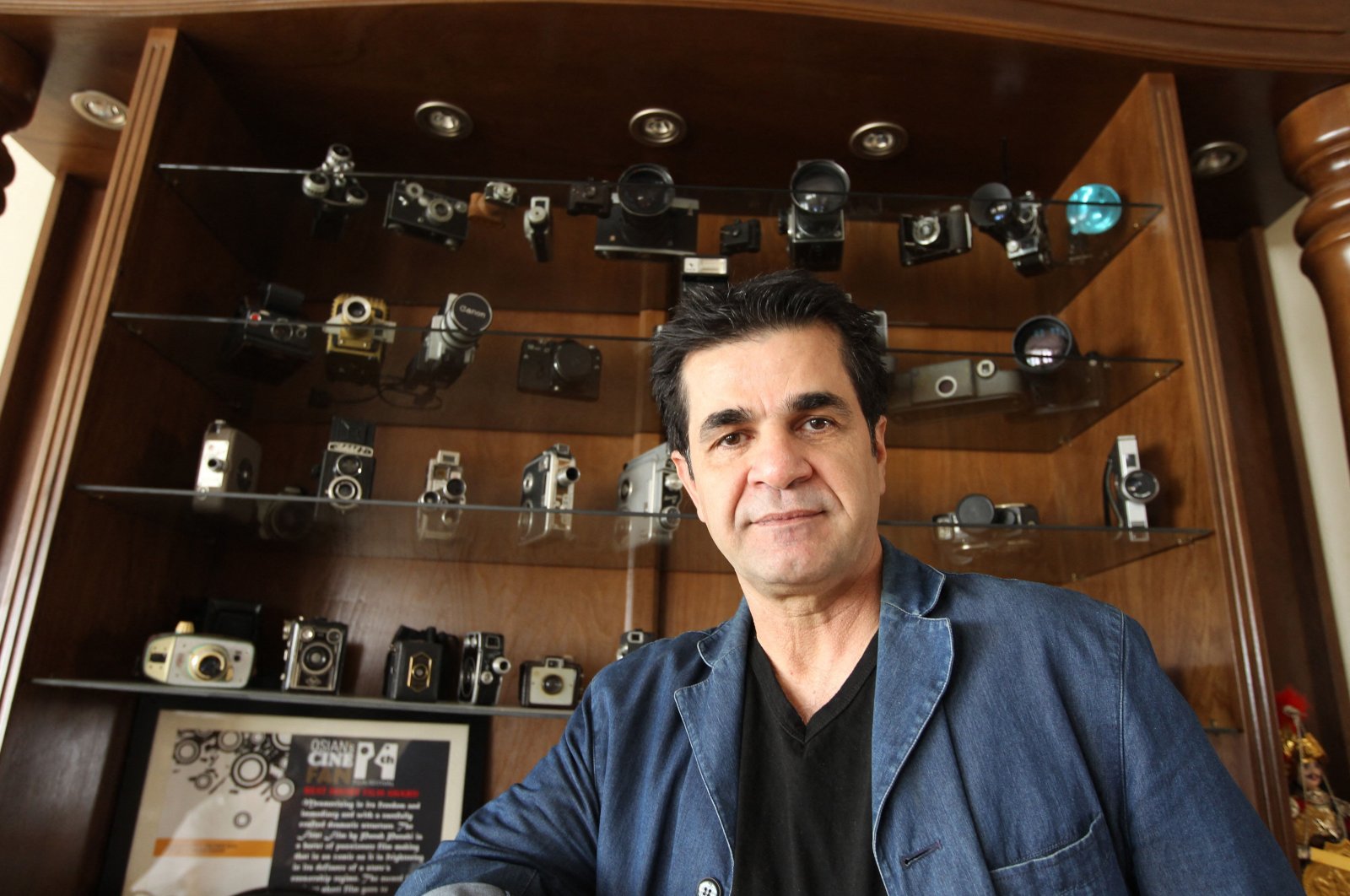 In this file photo taken on Sept. 3, 2004, Iranian film director Jafar Panahi poses for a picture during an interview with AFP at his home in Tehran, Iran. (AFP Photo)