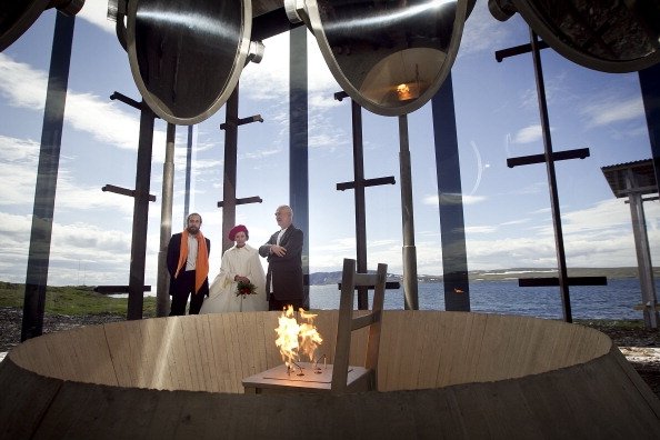 Queen Sonja (center) of Norway, with architect Peter Zumthor (right) and Jerry Gorovoy, visits the Glass House of the Witches Memorial in Vardoe, Norway, June 23, 2011. (Getty Images)