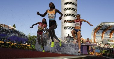 Kazakhstan's Norah Jeruto leads in the women's 3000-meter steeplechase final at the World Athletics Championships, Eugene, U.S., July 20, 2022. (AP Photo)