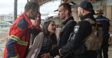 A woman reacts next to the body of her husband who was killed by a Russian military strike, Kharkiv, Ukraine, July 21, 2022. (Reuters Photo)