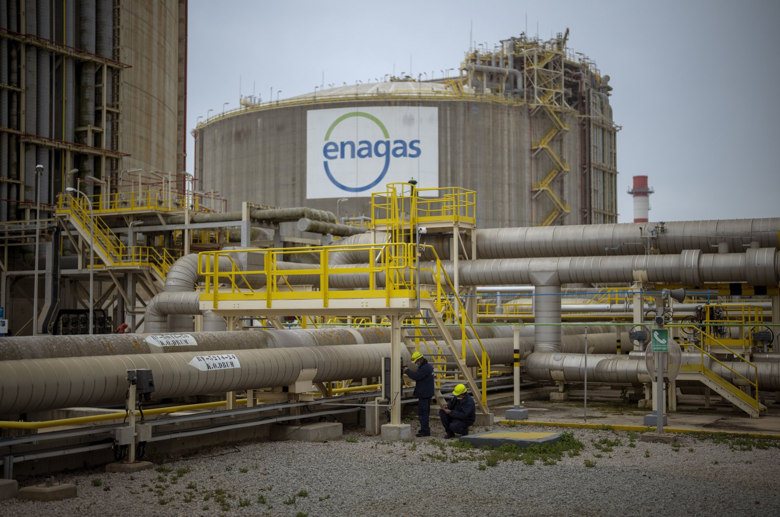 Operators work at the Enagss regasification plant, the largest LNG plant in Europe, in Barcelona, Spain, March 29, 2022. (AP Photo)