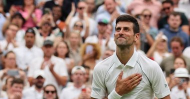 Novak Djokovic celebrates beating South Korea's Kwon Soon-woo in a match in Wimbledon, London, June 27, 2022. (AFP PHOTO)