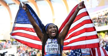 USA's Twanisha Terry celebrates winning the women's 4x100-meter relay final at the World Athletics, Eugene, U.S., July 23, 2022. (AFP Photo)