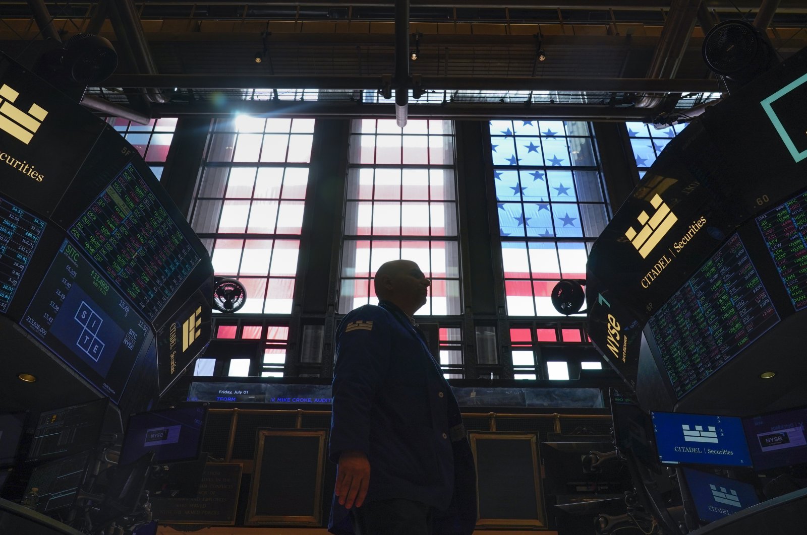 Traders work on the floor at the New York Stock Exchange in New York, U.S., July 1, 2022. (AP Photo)