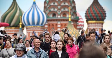 People walk along Red Square in front of St. Basil&#039;s Cathedral, Moscow, Russia, July 19, 2022. (AFP Photo)