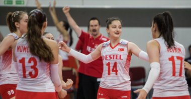 Turkish players celebrate a point against Italy in the U-17 European Championships, Prague, the Czech Republic, July 24, 2022. (DHA Photo)