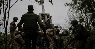 Ukrainian service members prepare to shoot from a M777 Howitzer at a front line, in Kharkiv region, Ukraine, July 21, 2022. (Reuters Photo)