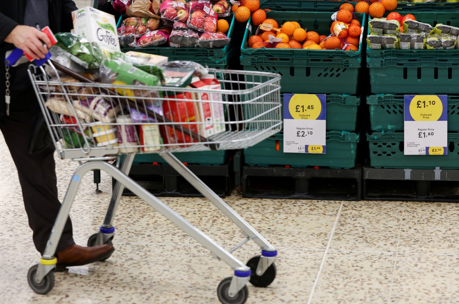 A person pushes a shopping cart inside a branch of a Tesco supermarket in London, Britain, Feb. 10, 2022. (Reuters Photo)