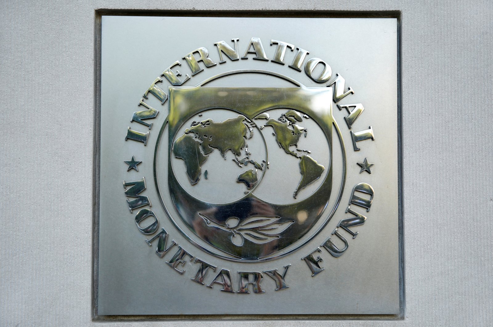 The International Monetary Fund logo is seen at the IMF headquarters building in Washington, U.S., Oct. 14, 2017. (Reuters Photo)