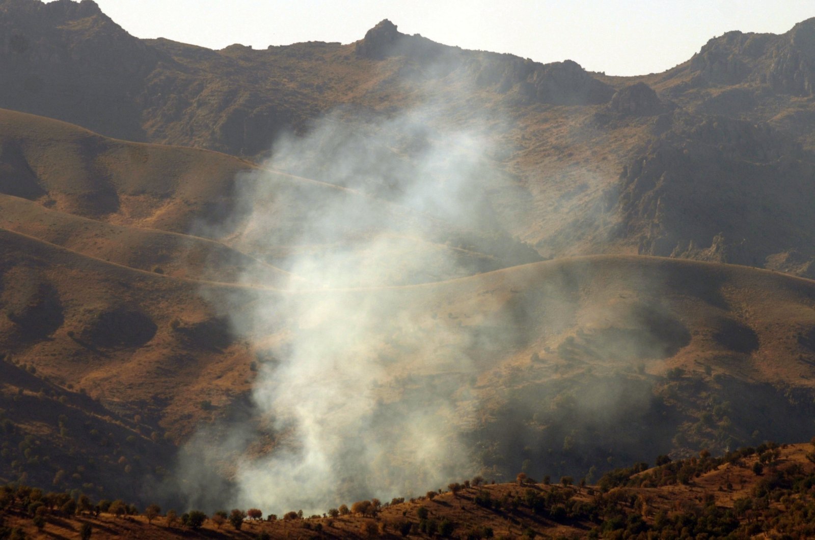 Smoke billows from Mount Cudi, near the Iraqi border in the southeastern province of Şırnak, Turkey, Oct. 30, 2007. (Getty Images)