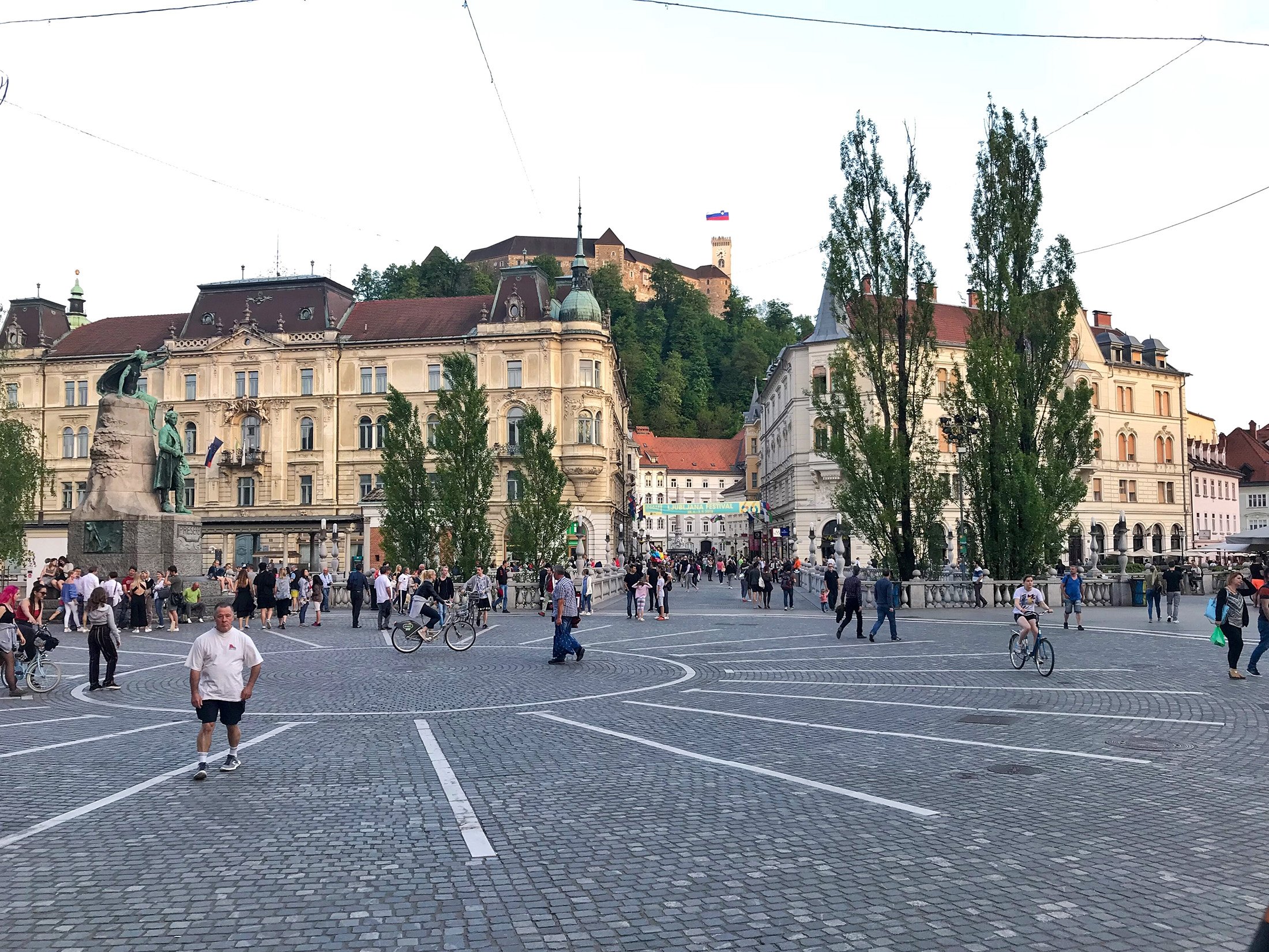 Alun-Alun Preseren adalah alun-alun terbesar di kota Ljubljana, Slovenia.  (Foto oleh zge engelen)