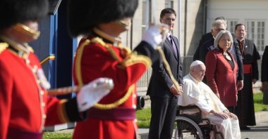 Pope Francis is flanked by Canadian Prime Minister Justin Trudeau (L) and Governor-General Mary Simon (R) upon his arrival at the Citadelle de Quebec, Canada, July 27, 2022. (AP Photo)
