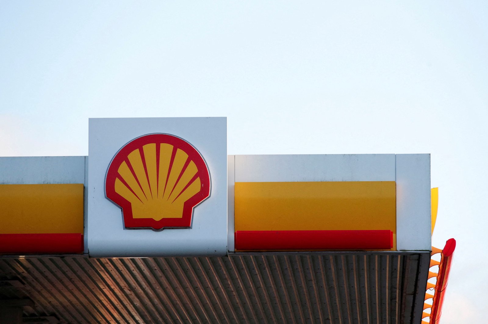 General view of a Shell petrol station sign in Milton Keynes, Britain, Jan. 5, 2022. (Reuters Photo)