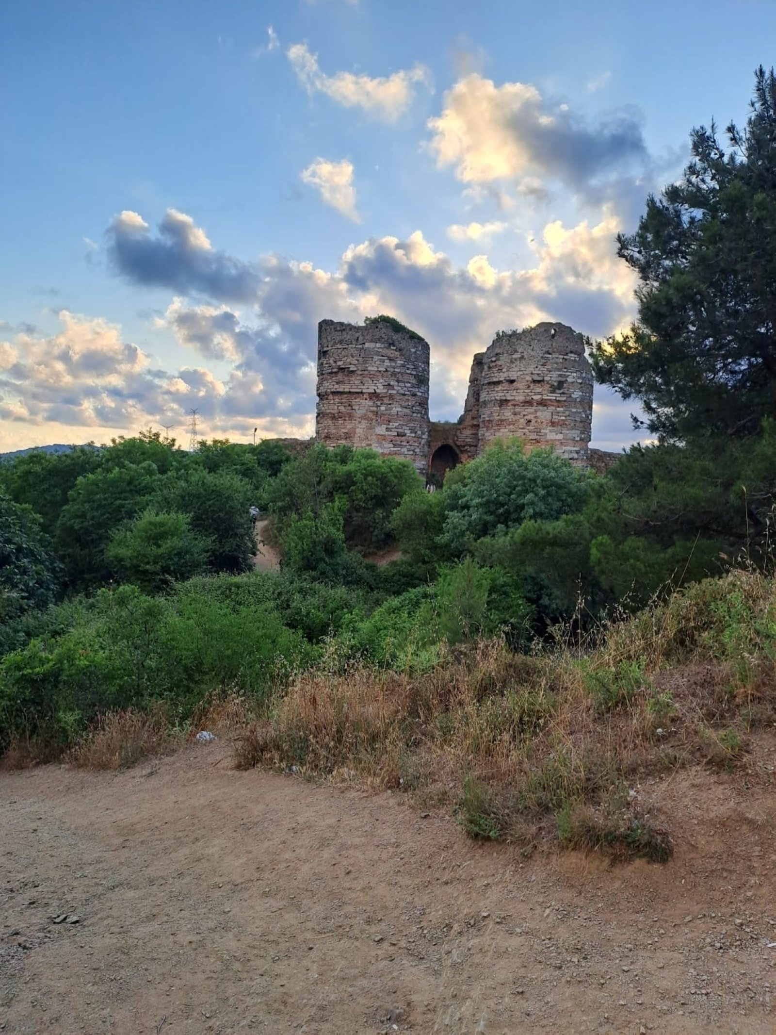 Pemandangan dari Kastil Yoros, terletak di ujung utara Bosporus, Istanbul, Turki, 28 Juli 2022. (Foto oleh rem Yaşar)