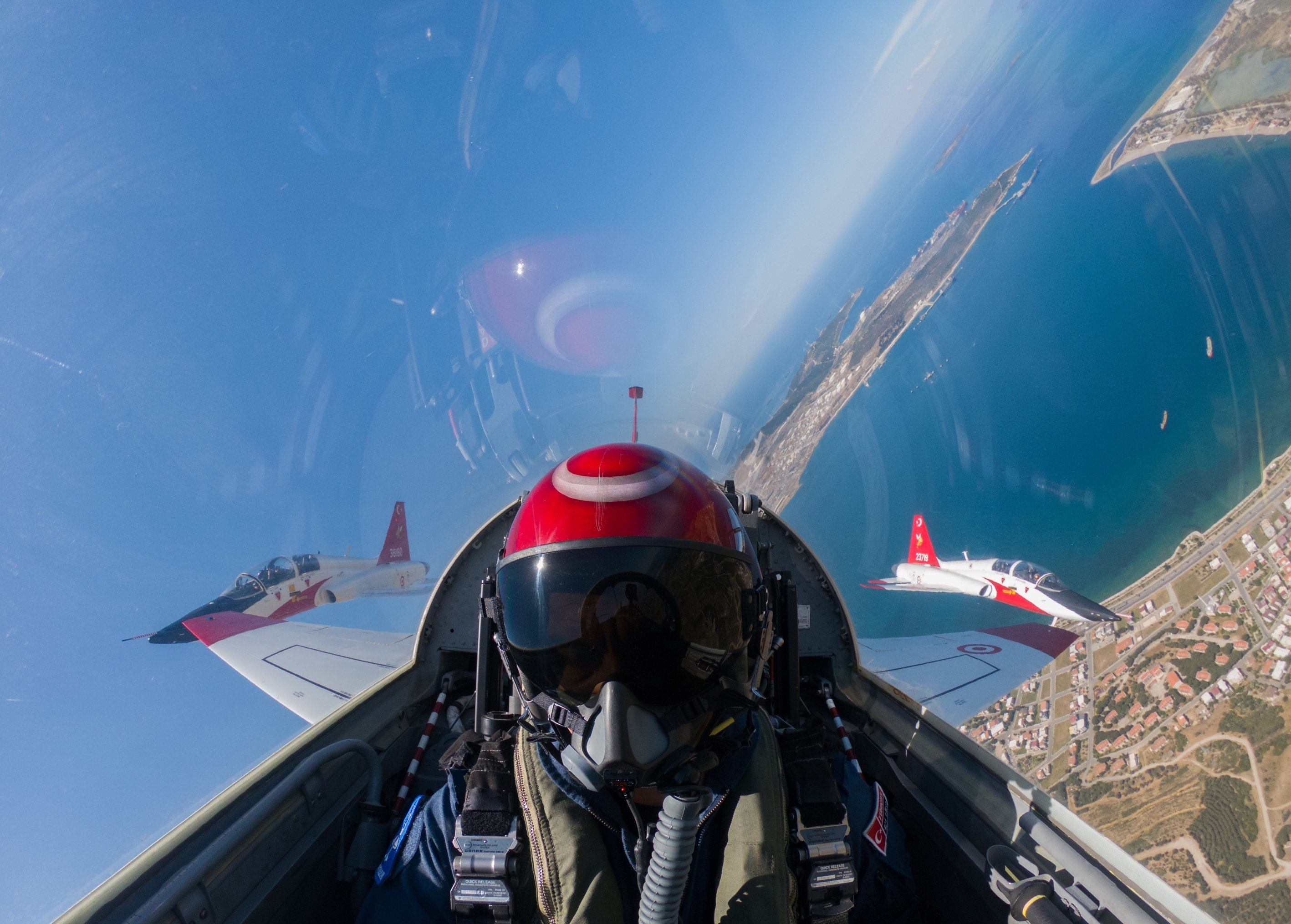 A pilot fly a training mission, in Izmir, western Turkey, Jul. 29, 2022. (AA PHOTO) 