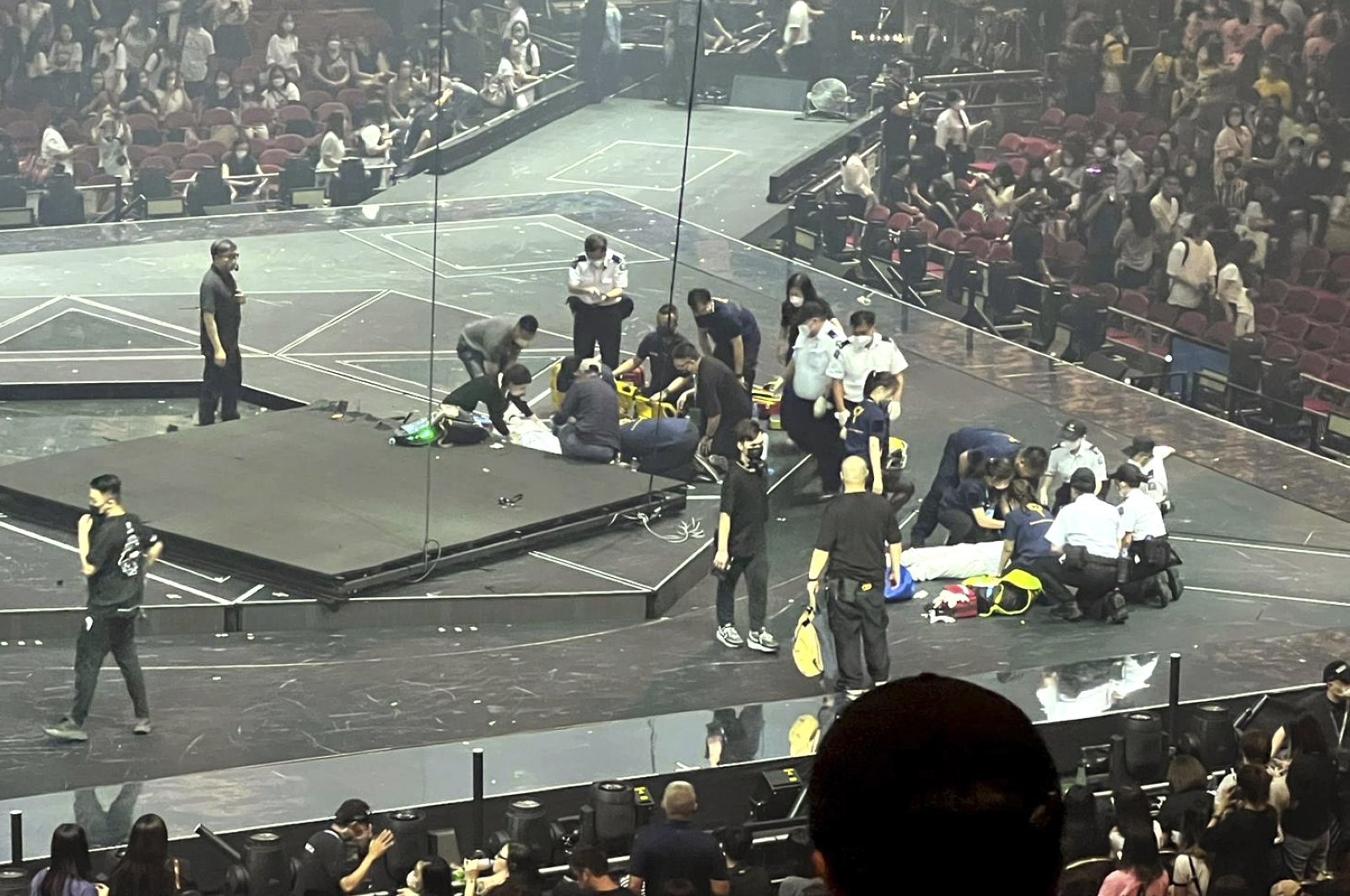 Giant screen falls on dancers at Hong Kong pop concert Daily Sabah