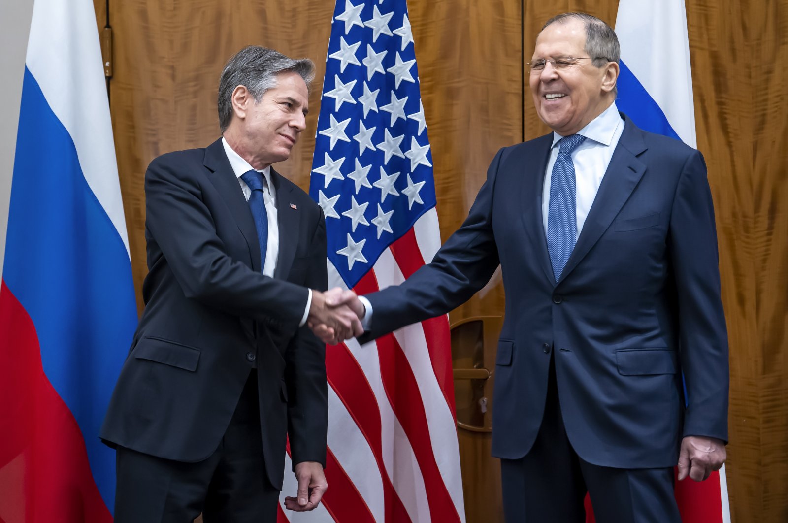 U.S. Secretary of State Antony Blinken (L) and Russian Foreign Minister Sergey Lavrov attend bilateral talks on soaring tensions over Ukraine in Geneva, Switzerland, Jan. 21, 2022. (EPA File Photo)