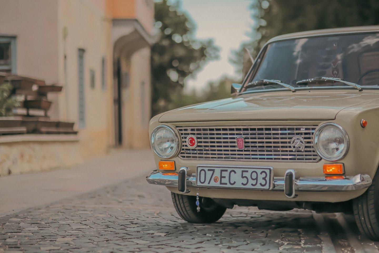 Man restores Turkish Fiat 124 in father's memory with Italian