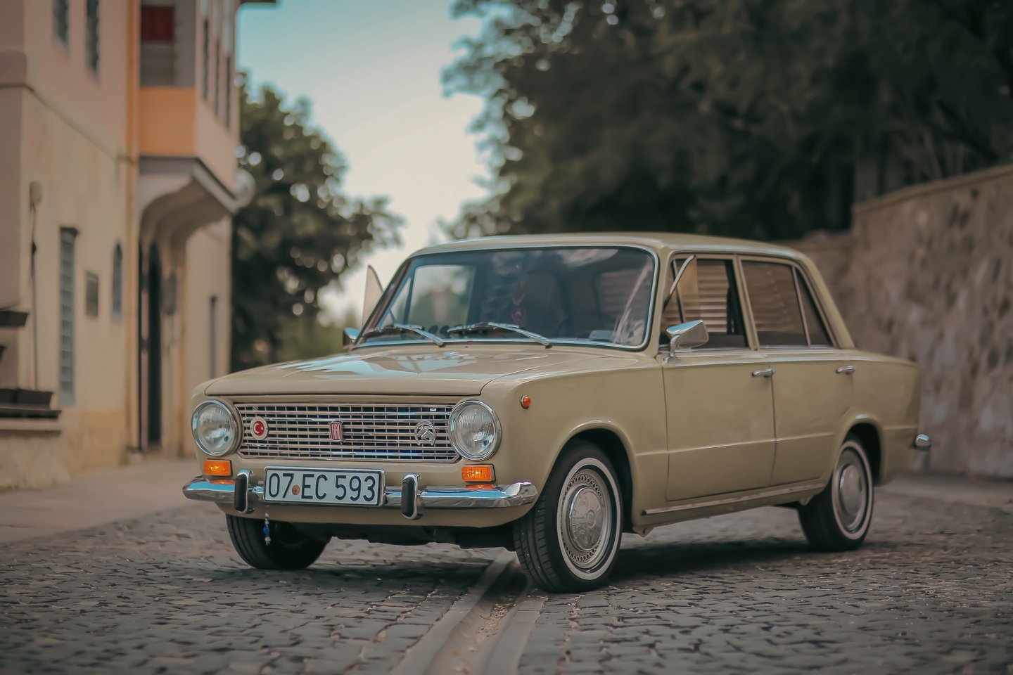 Fiat'ın Türk yapımı versiyonu restore edilen Murat 124 model klasik otomobil