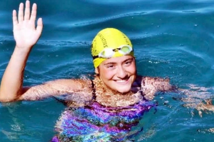 Perenang Turki berusia 21 tahun melintasi Selat Inggris dalam 16 jam