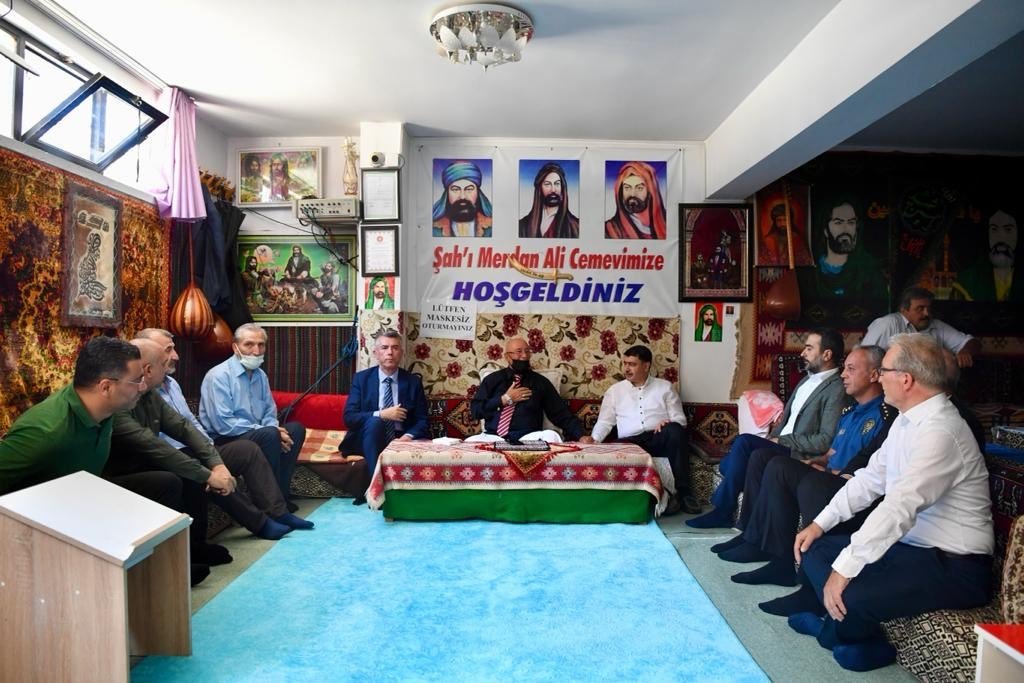 Ankara Governor Vasip Şahin(Center R) visits the Şah-ı Merdan Cemevi in Ankara, July 31, 2022. (AA Photo)