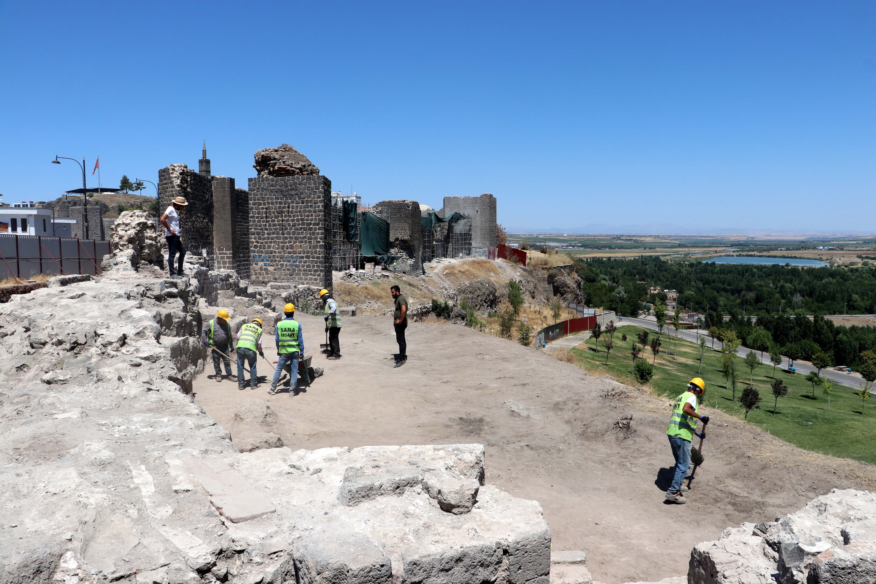 Penggalian di Benteng Diyarbakr, 31 Juli 2022. (AA Photo)
