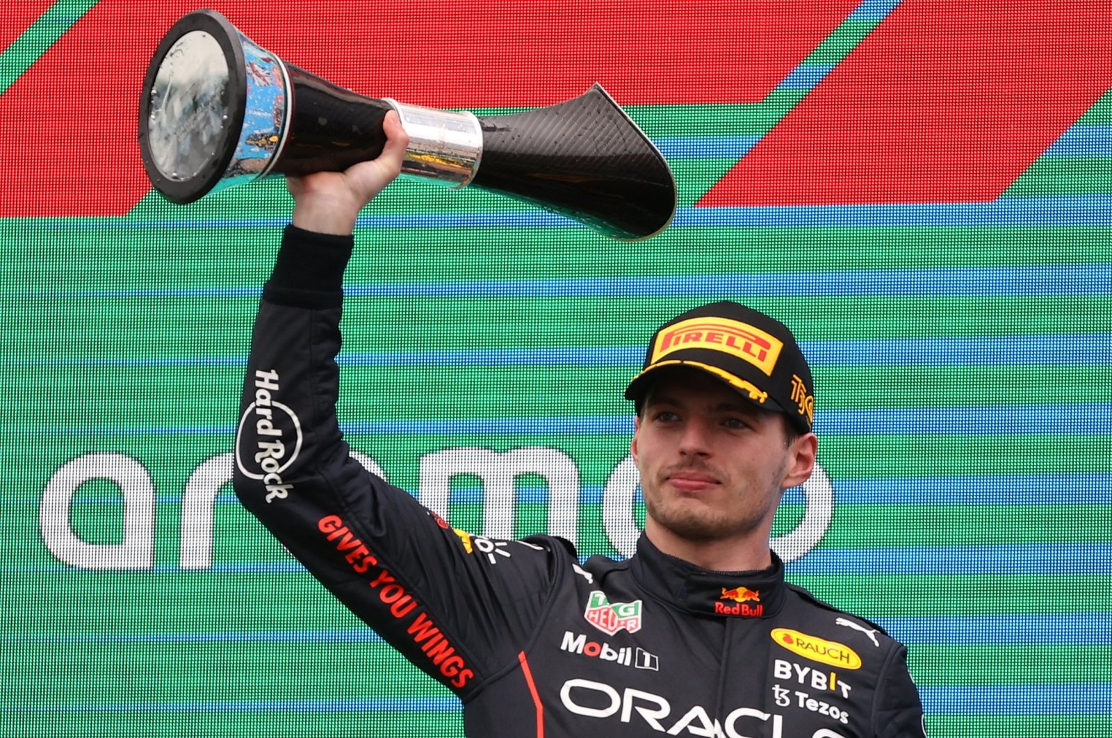 Verstappen mengklaim kemenangan sensasional di GP Hongaria dari posisi 10 di grid