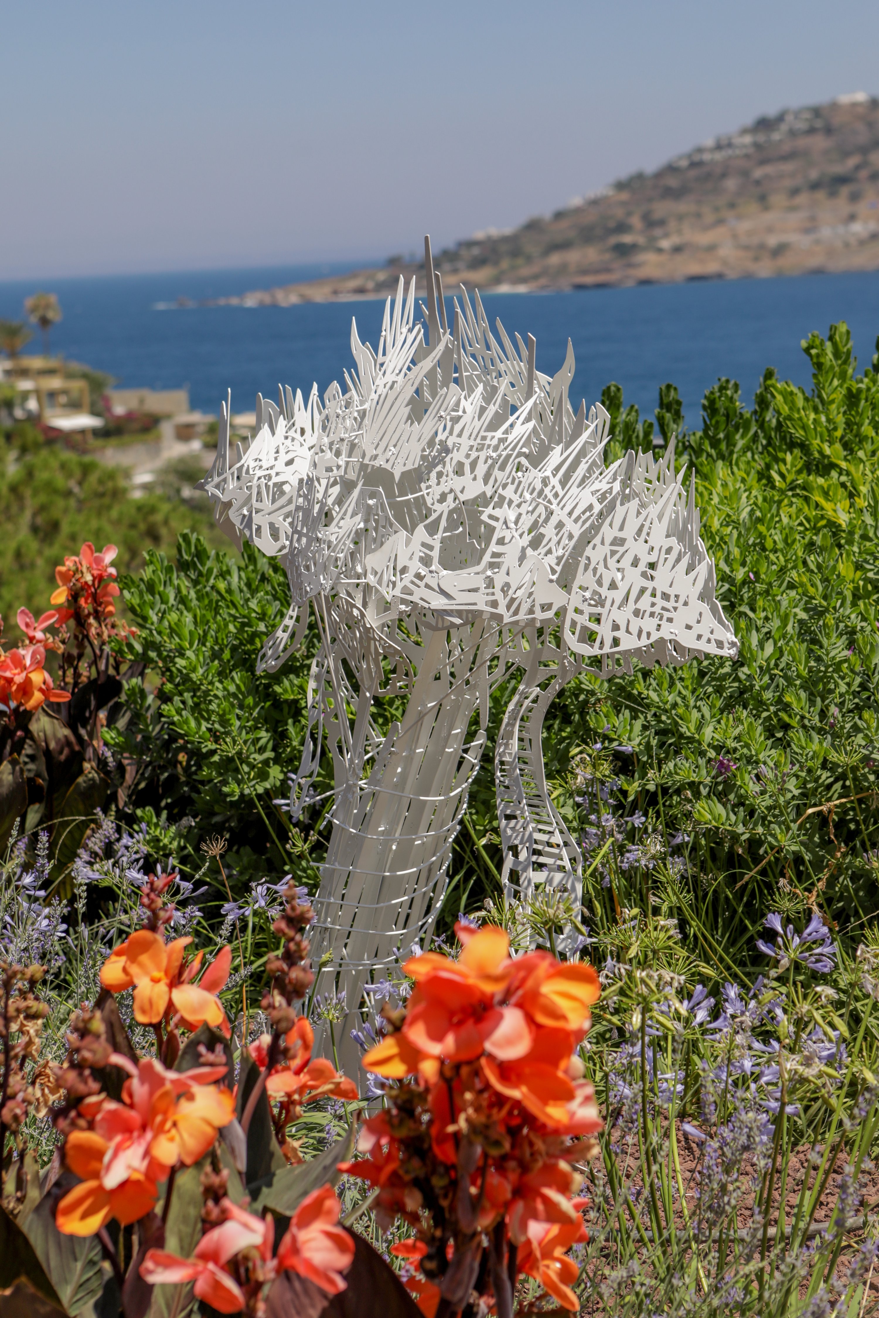 Sebuah karya Ceylan Dökmen dipajang di Rumah Pesisir Bodrum Bodrum.