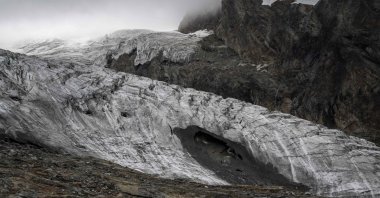 A cave in the Fee Glacier above the Swiss alpine resort of Saas-Fee, Switzerland, July 30, 2022. (AFP Photo)