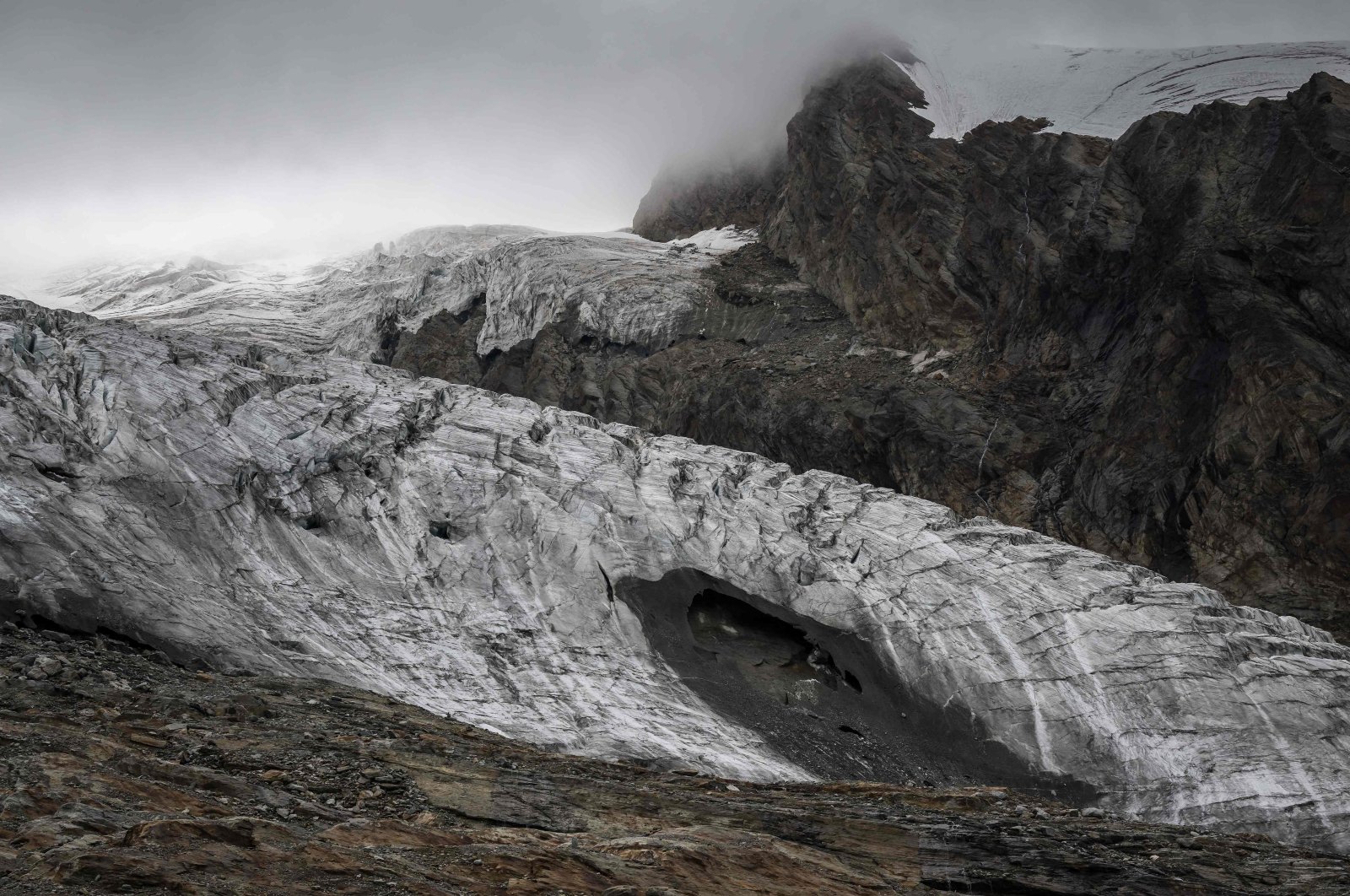 A cave in the Fee Glacier above the Swiss alpine resort of Saas-Fee, Switzerland, July 30, 2022. (AFP Photo)
