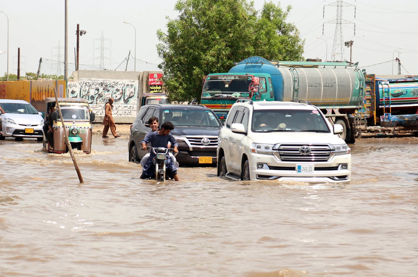 People make their way through a flooded area after heavy monsoon rains in Karachi, Pakistan, July 12, 2022. (EPA File Photo)