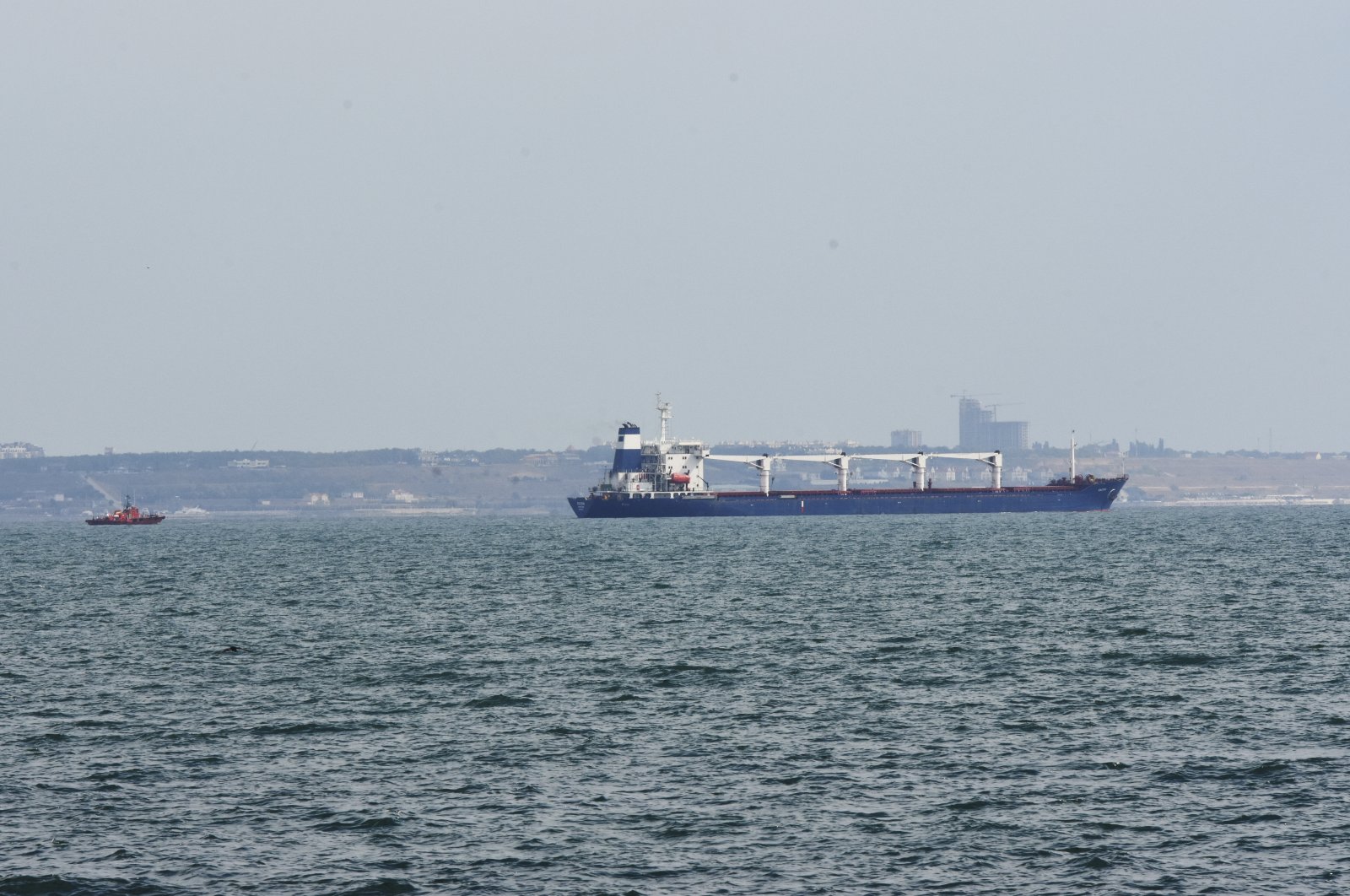 The bulk carrier Razoni starts its way from the port in Odessa, Ukraine, Aug. 1, 2022. (AP photo)