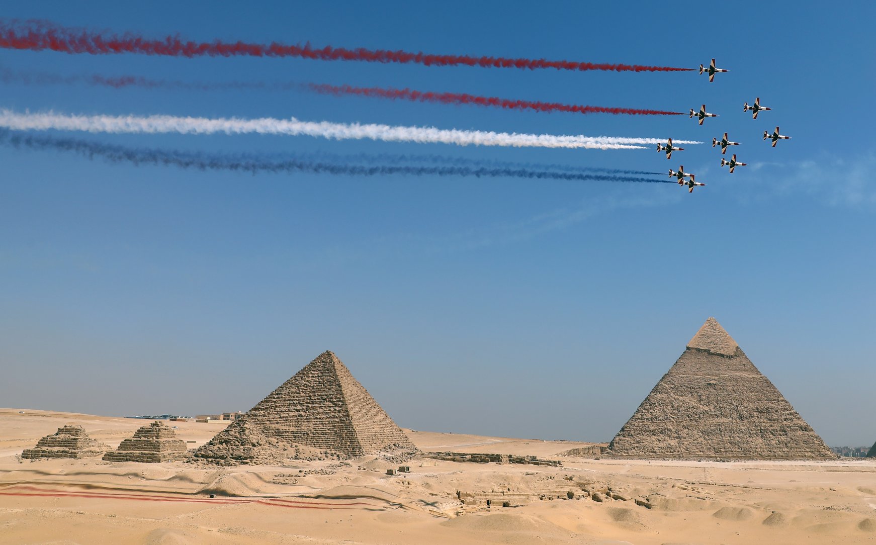 Air show at Egyptian Pyramids plateau adorns sky Daily Sabah