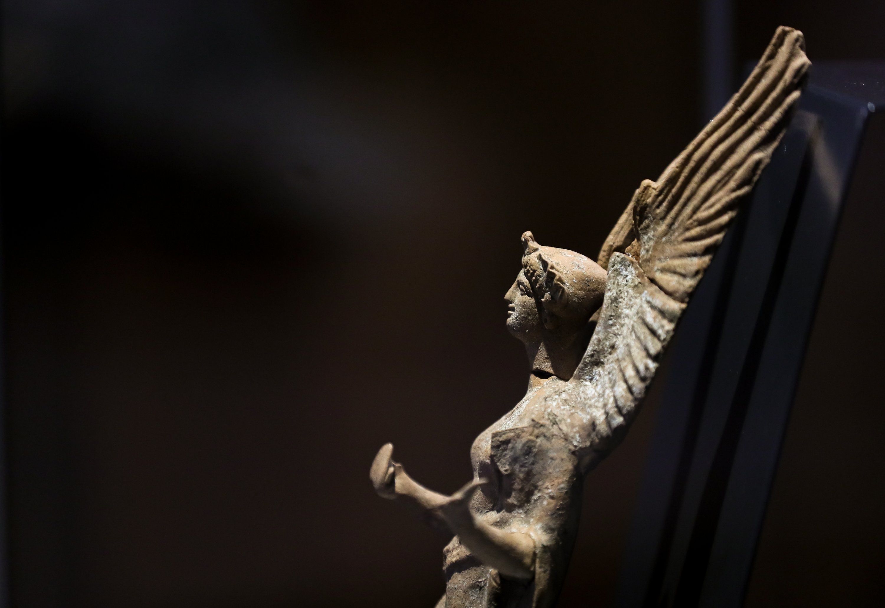 Uden tvivl kritiker regnskyl Ancient goddess Nike artifacts return to Izmir museum | Daily Sabah