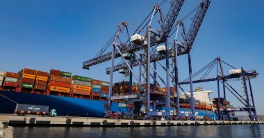 A container ship is seen at a port in Izmir, western Turkey, July 28, 2022. (AA Photo)