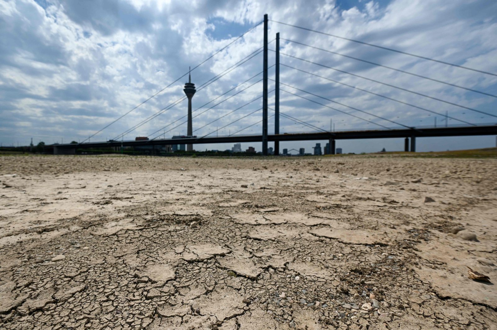 Dry soil of the partially dried-up river bed of the Rhine in Dusseldorf, western Germany, July 25, 2022. (AFP Photo)