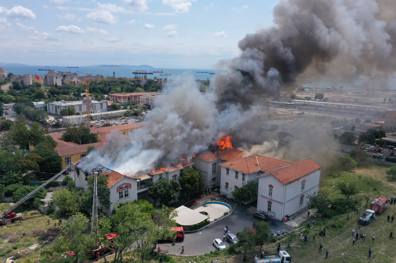 Rumah sakit Istanbul dievakuasi setelah kebakaran besar