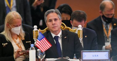 U.S. Secretary of State Anthony Blinken (C) looks on at the East Asia Summit Foreign Ministers meeting during the 55th ASEAN Foreign Ministers' Meeting in Phnom Penh, Cambodia, Aug. 5, 2022. (AFP Photo)