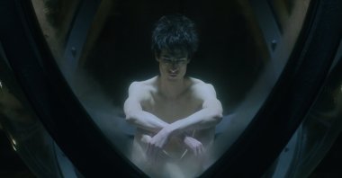 Tom Sturridge as Dream in Episode 1 of "The Sandman." (DPA)
