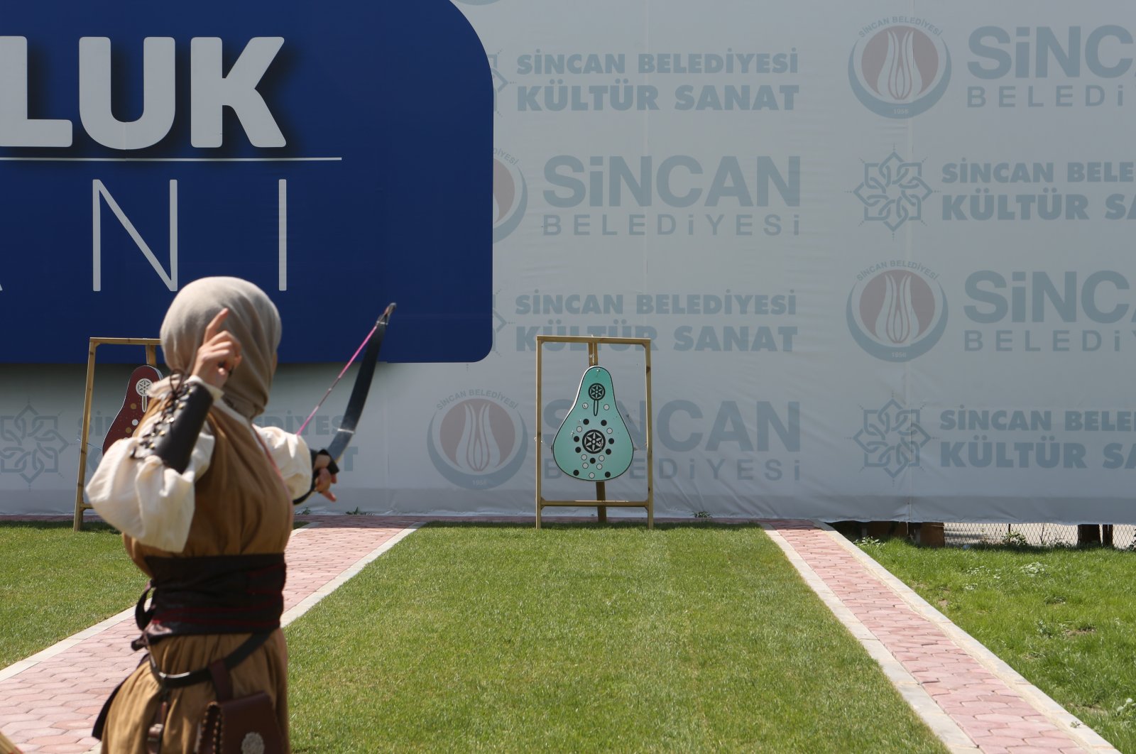 An archer practices traditional archery at a range in the capital Ankara, Turkey, Aug. 5, 2022. (İHA PHOTO) 
