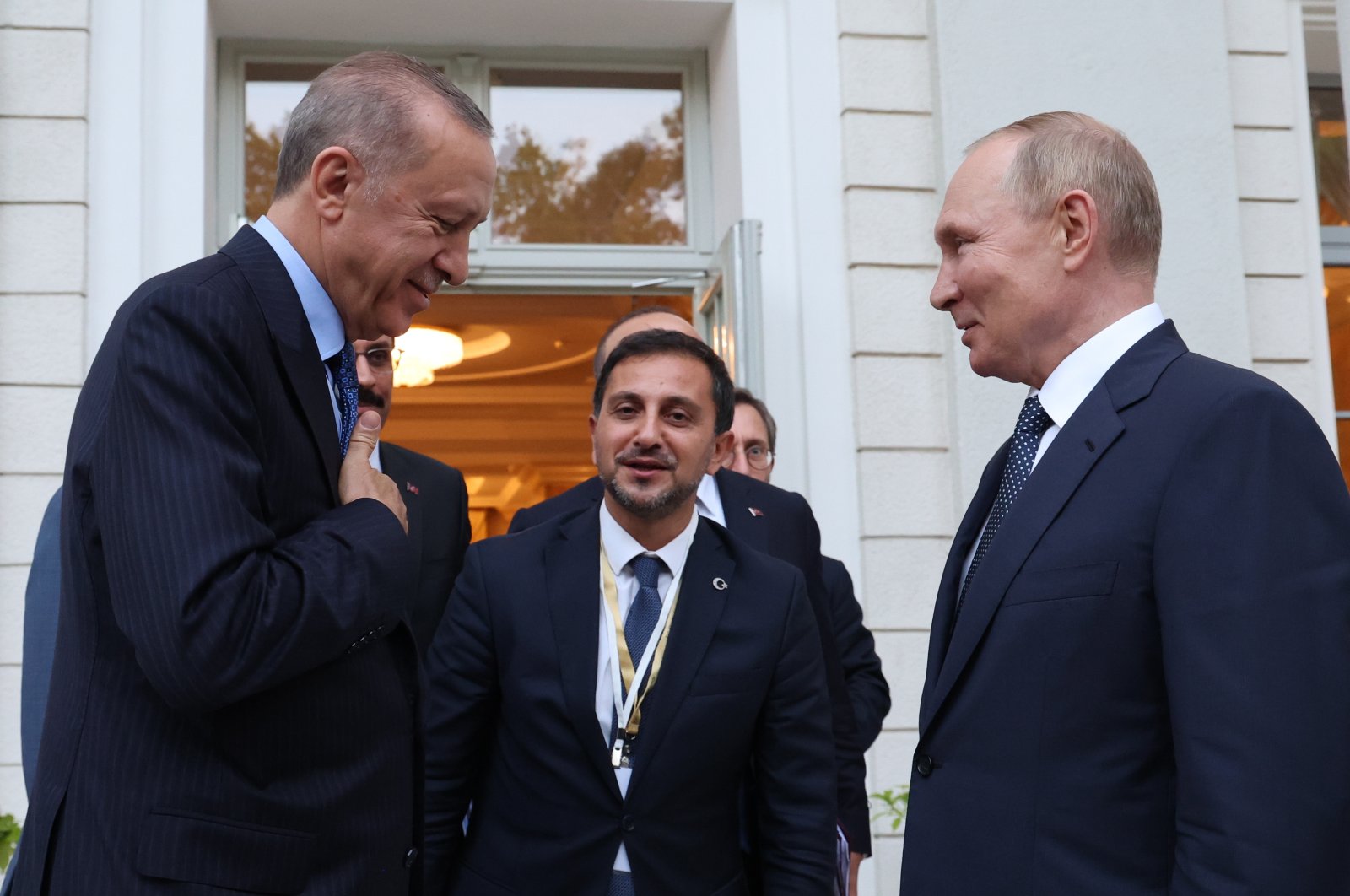 Russian President Vladimir Putin (R) bids farewell to President Recep Tayyip Erdoğan at the end of their meeting in the Black Sea resort city of Sochi, Russia, Aug. 5, 2022. (EPA Photo)