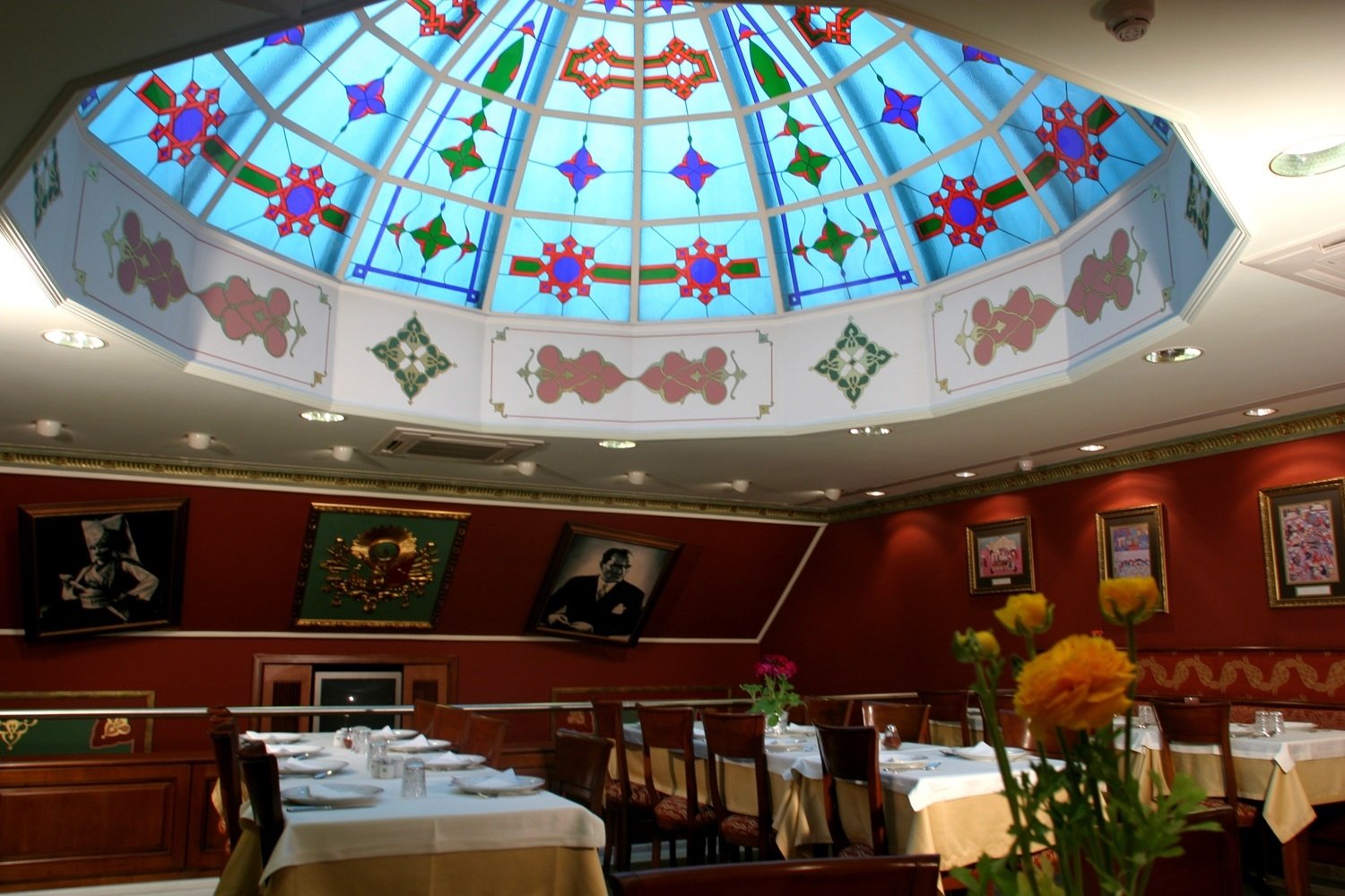 Pemandangan interior dari Restoran Hacı Abdullah.  (Courtesy dari situs web restoran)