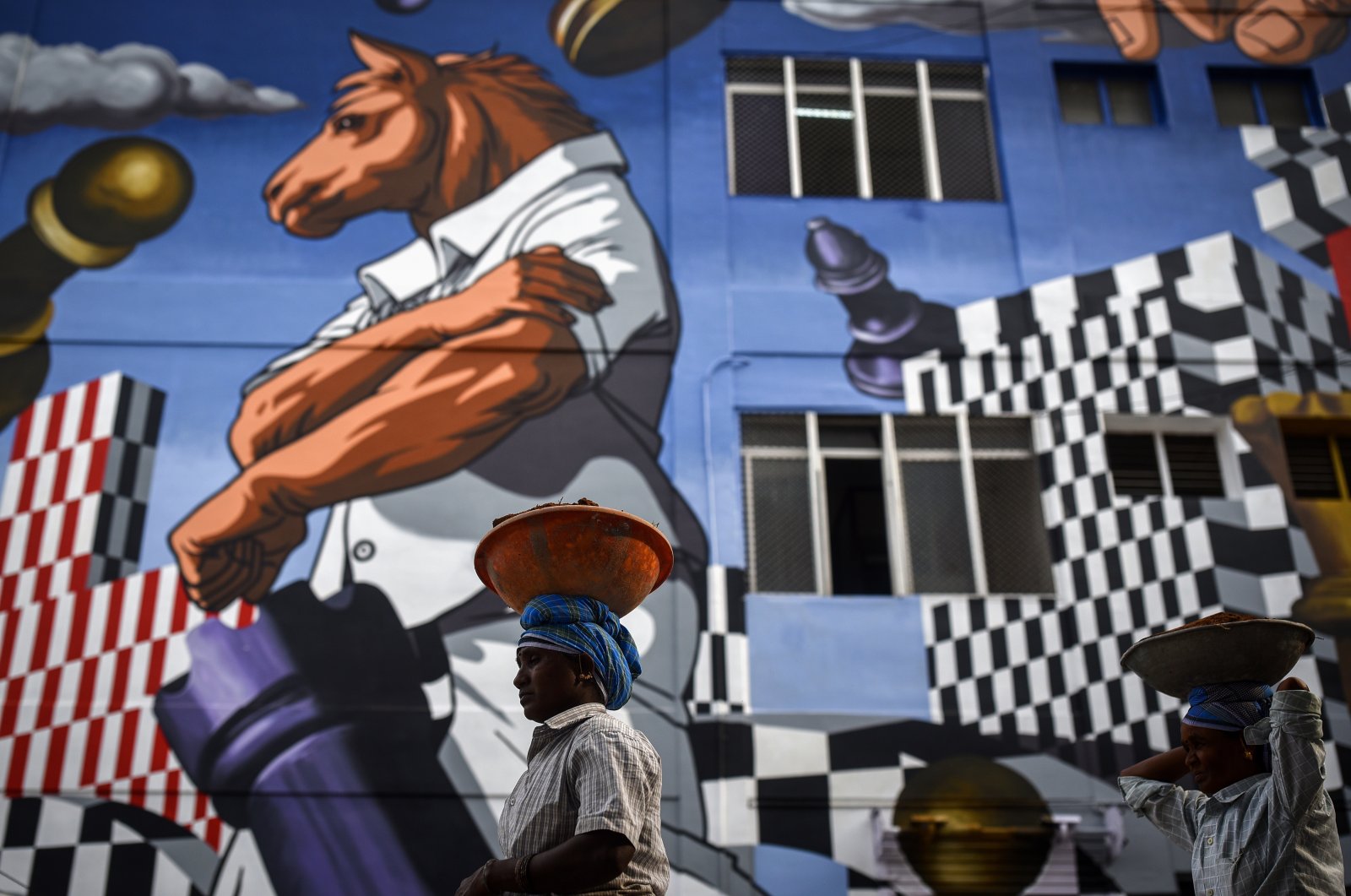 A mural depicting the official mascot of the 44th Chess Olympiad is seen in Chennai, India, Aug. 2, 2022. (EPA Photo)