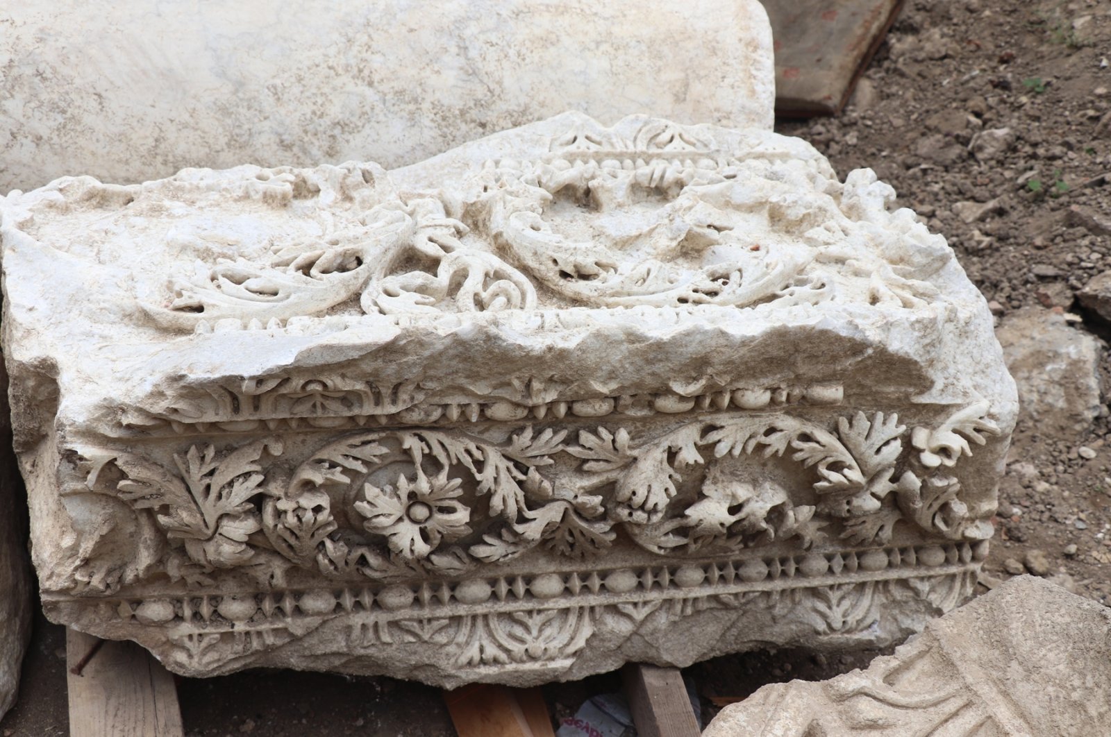 Blok marmer era Romawi ditemukan di Prusias ad Hypium Turki