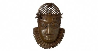 A pectoral mask, one of the objects that London&#039;s Horniman Museum says were looted from Benin City by British soldiers in 1897 and will be returned to Nigeria&#039;s government, is pictured in this undated handout image. (Reuters Photo)